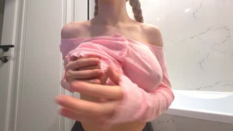 Avrora online show from 22, 9, 2025