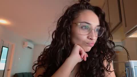 Snapshot of avvaiia chatting on 15, 3, 2026 Avaia online show from 15, 3, 2026