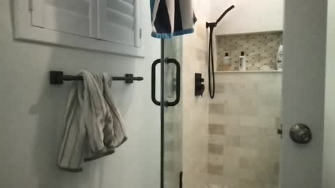 Uncut hunk 28yo online show from 27, 12, 2024