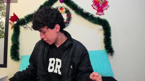 Snapshot of axel_evanss chatting on 2, 1, 2025 Axel Evanss online show from 2, 1, 2025