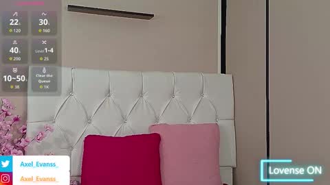 Snapshot of axel_evanss chatting on 7, 10, 2025 Axel Evanss online show from 7, 10, 2025