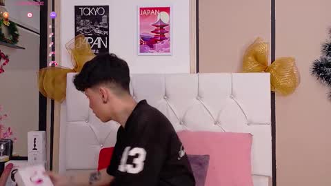 Snapshot of axel_evanss chatting on 4, 12, 2025 Axel Evanss online show from 4, 12, 2025