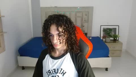 Snapshot of axel_fox7 chatting on 18, 12, 2025 Axel online show from 18, 12, 2025