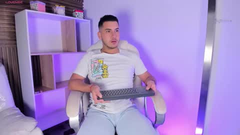 axel_grey_ online show from 17, 10, 2025