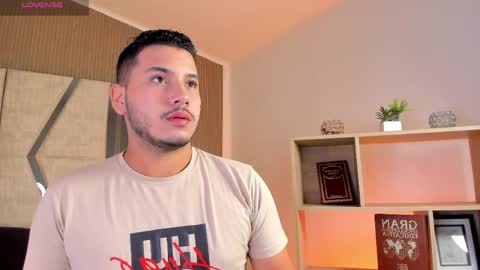 axel_grey_ online show from 10, 4, 2026