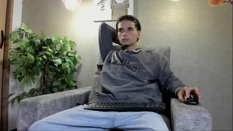 Snapshot of axel_wiliams chatting on 3, 12, 2025 axel online show from 3, 12, 2025