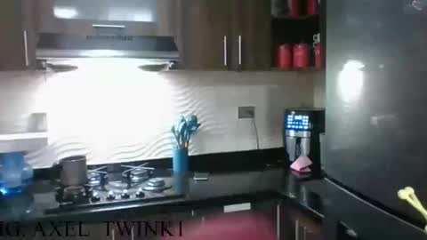 Axel  online show from 18, 10, 2025