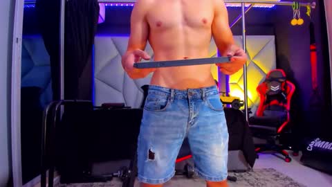 Snapshot of aydenmillerdom chatting on 6, 11, 2025 Ayden Miller online show from 6, 11, 2025