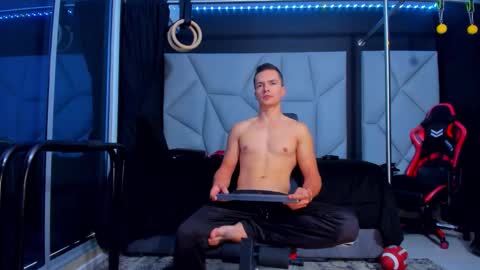 Snapshot of aydenmillerdom chatting on 6, 11, 2025 Ayden Miller online show from 6, 11, 2025