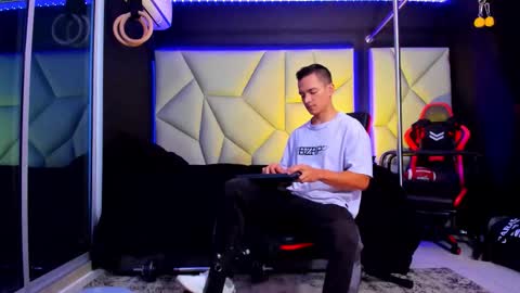 Snapshot of aydenmillerdom chatting on 26, 11, 2025 Ayden Miller online show from 26, 11, 2025