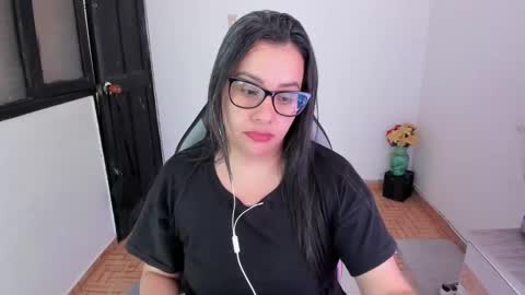 SandyMODELINDEPENDIENT online show from 2, 2, 2025