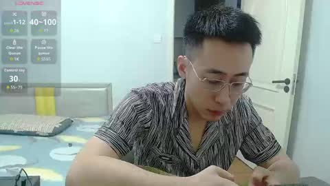 Snapshot of ayyzqh66 chatting on 28, 4, 2026 ayyzqh66 online show from 28, 4, 2026