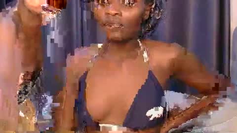 Snapshot of azalea46 chatting on 30, 10, 2025 Azalea online show from 30, 10, 2025