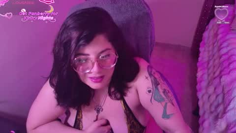 Snapshot of azamy_12 chatting on 28, 10, 2025 Amanda online show from 28, 10, 2025