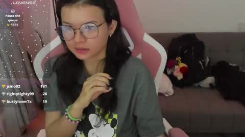 Snapshot of azu_chan chatting on 28, 3, 2026 Azu online show from 28, 3, 2026