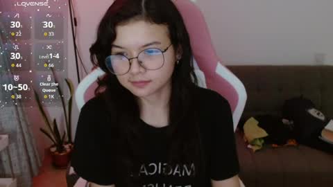 Snapshot of azu_chan chatting on 9, 4, 2026 Azu online show from 9, 4, 2026