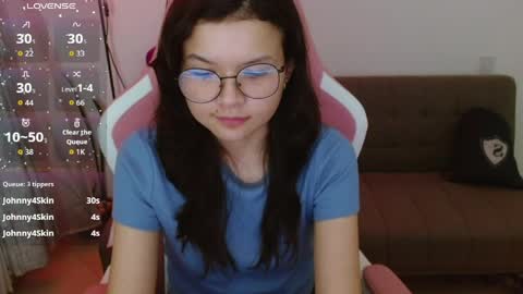 Snapshot of azu_chan chatting on 10, 4, 2026 Azu online show from 10, 4, 2026