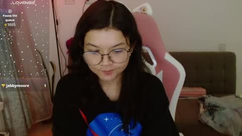 Snapshot of azu_chan chatting on 14, 4, 2026 Azu online show from 14, 4, 2026