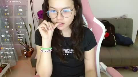 Snapshot of azu_chan chatting on 21, 4, 2026 Azu online show from 21, 4, 2026