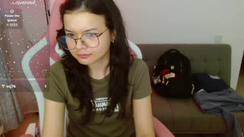 Snapshot of azu_chan chatting on 23, 4, 2026 Azu online show from 23, 4, 2026