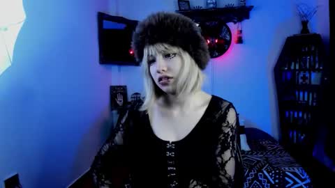 Snapshot of azu_moure chatting on 16, 10, 2025 Azu Moure online show from 16, 10, 2025