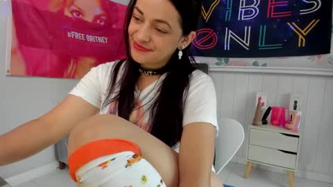 Azucena R online show from 8, 10, 2025