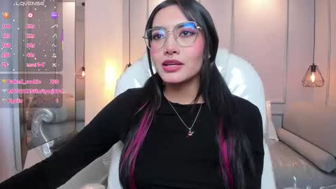 Snapshot of azurakindong chatting on 21, 10, 2025 Azura online show from 21, 10, 2025