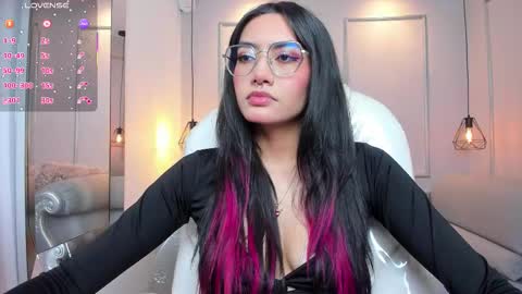 Snapshot of azurakindong chatting on 27, 10, 2025 Azura online show from 27, 10, 2025