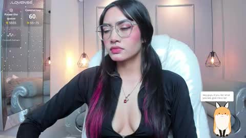 Snapshot of azurakindong chatting on 5, 11, 2025 Azura online show from 5, 11, 2025