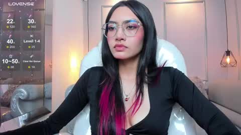 Snapshot of azurakindong chatting on 10, 11, 2025 Azura online show from 10, 11, 2025