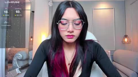 Snapshot of azurakindong chatting on 18, 11, 2025 Azura online show from 18, 11, 2025