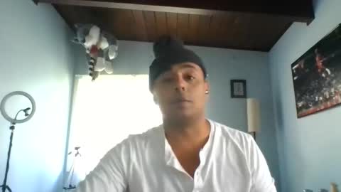 Snapshot of b0urb0n7 chatting on 22, 10, 2025 Bourbon online show from 22, 10, 2025