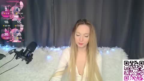 Snapshot of babbbyfoxx chatting on 14, 9, 2025 Foxy online show from 14, 9, 2025