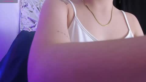 Snapshot of babeblair chatting on 16, 4, 2026 Queen B online show from 16, 4, 2026