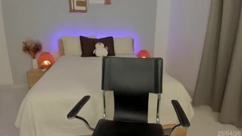 Snapshot of babesexy19_ chatting on 25, 4, 2026 itzell online show from 25, 4, 2026