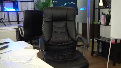Olivia and Lexi online show from 7, 7, 2026