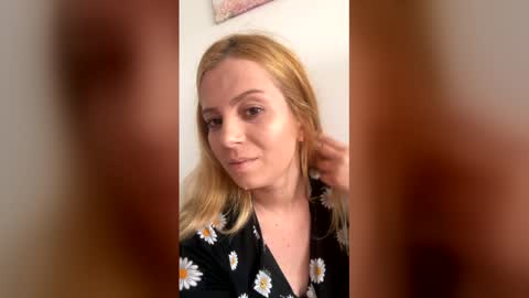 Snapshot of baby_blondee chatting on 1, 6, 2026 Baby Blonde online show from 1, 6, 2026