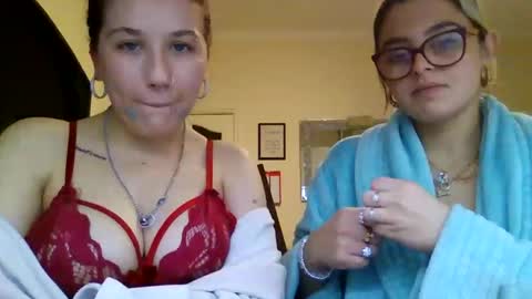 Snapshot of baby_girls2224 chatting on 17, 2, 2026 baby_girls2224 online show from 17, 2, 2026