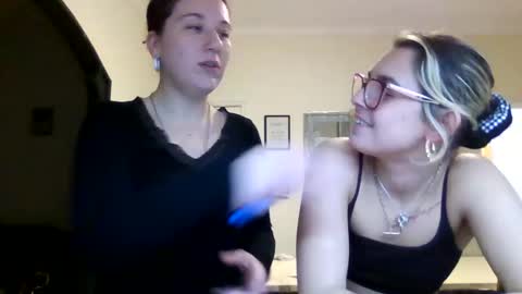 Snapshot of baby_girls2224 chatting on 28, 2, 2026 baby_girls2224 online show from 28, 2, 2026