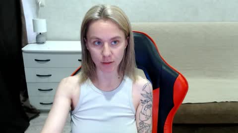 Snapshot of baby_kitte chatting on 18, 10, 2025 baby_kitte online show from 18, 10, 2025