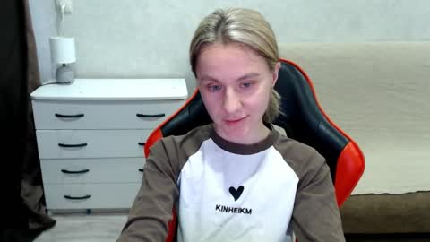 Snapshot of baby_kitte chatting on 20, 10, 2025 baby_kitte online show from 20, 10, 2025