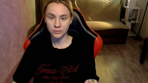 baby_kitte online show from 4, 4, 2026