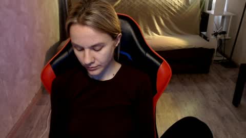 baby_kitte online show from 5, 4, 2026