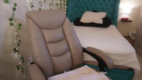 Instagram  online show from 19, 12, 2025