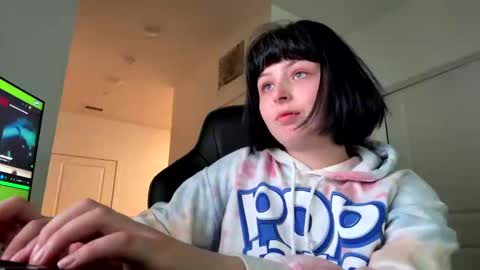 Snapshot of babyblue0194 chatting on 23, 10, 2025 babybray online show from 23, 10, 2025