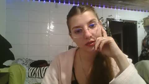 Snapshot of babydemon6 chatting on 26, 9, 2025 babydemon6 online show from 26, 9, 2025