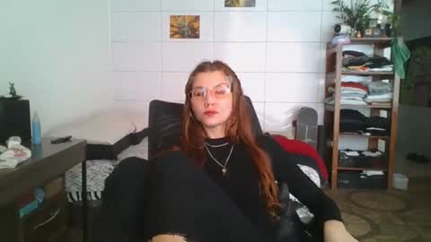 Snapshot of babydemon6 chatting on 12, 10, 2025 babydemon6 online show from 12, 10, 2025