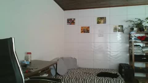 Snapshot of babydemon6 chatting on 25, 4, 2026 babydemon6 online show from 25, 4, 2026