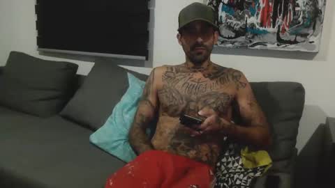 Snapshot of badcouple_ chatting on 14, 9, 2025 BadCouple  online show from 14, 9, 2025