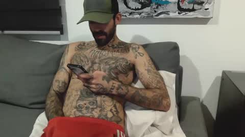 Snapshot of badcouple_ chatting on 1, 10, 2025 BadCouple  online show from 1, 10, 2025
